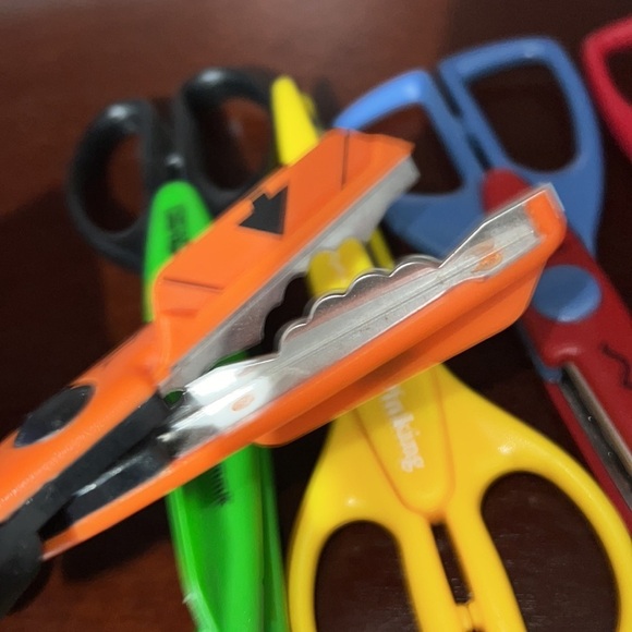 Fiskars paper edge scissors (3) & Provo chart scissors decorative edge scissors - Picture 7 of 10